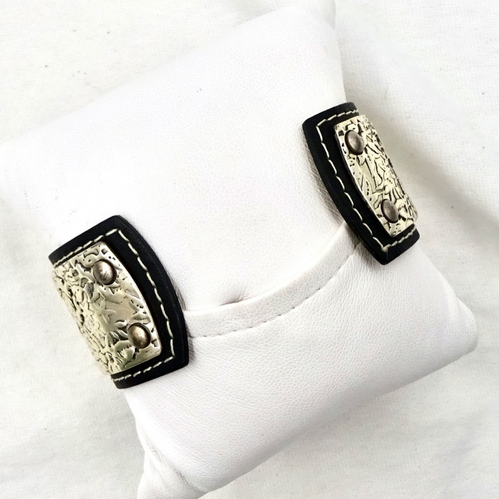 CHICO'S SILVER FLORAL CUFF BRACELET QUARTZ WATCH - Picture 10 of 10